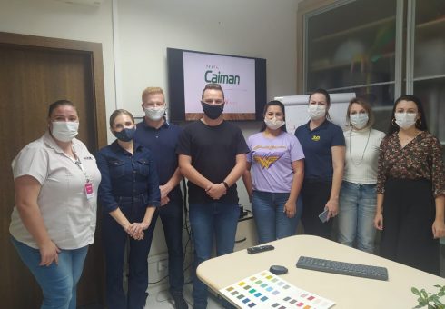 Nucleados da ACIAS participam de visita técnica à empresa Caiman Têxtil, em Schroeder